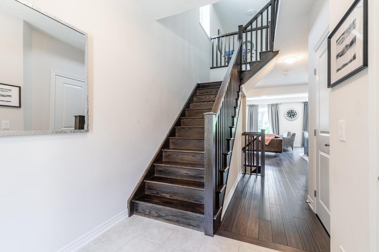 Globalstay Modern Townhomes In Lakeshore Steps To The Beach Hamilton Buitenkant foto