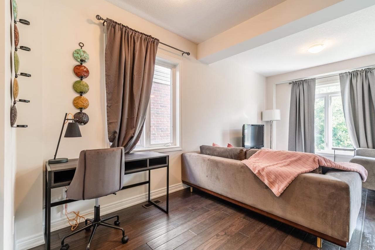 Globalstay Modern Townhomes In Lakeshore Steps To The Beach Hamilton Buitenkant foto