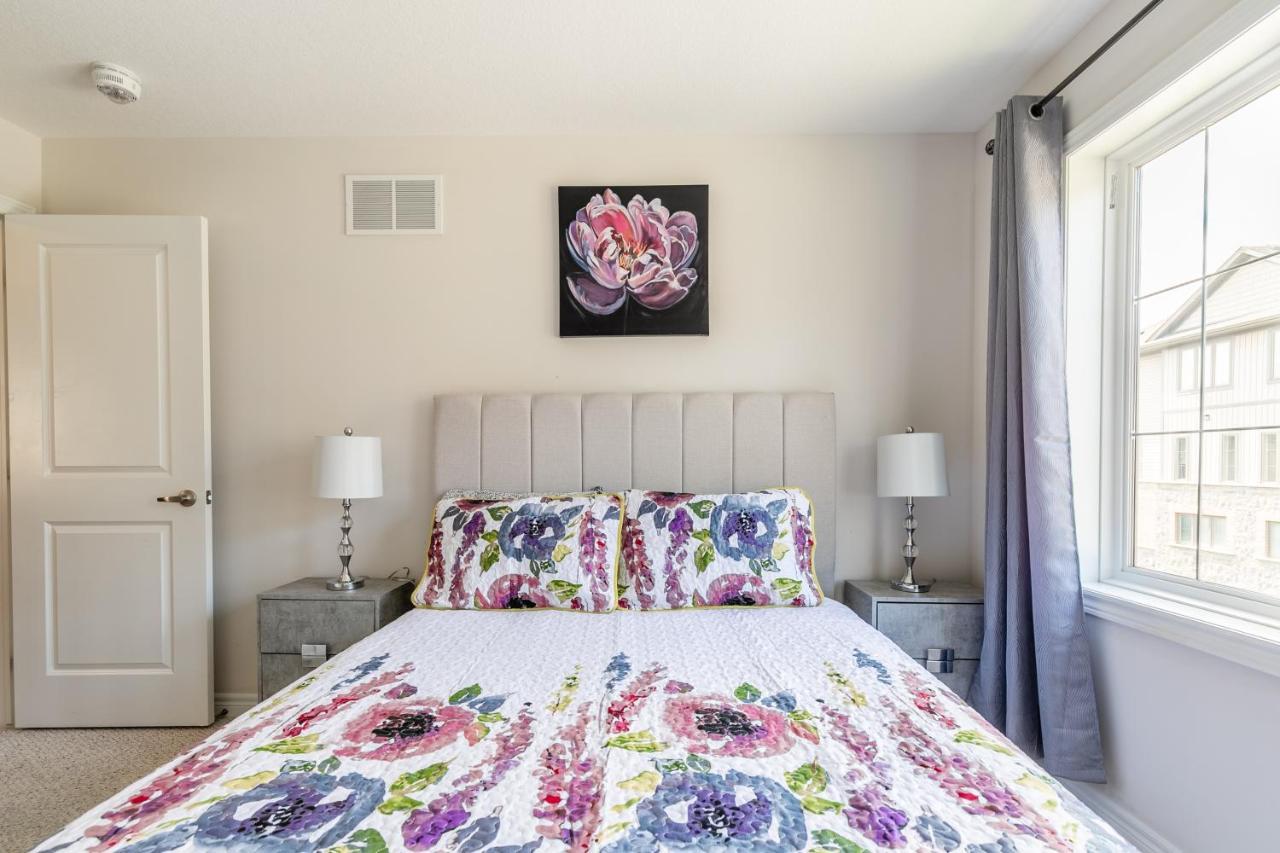 Globalstay Modern Townhomes In Lakeshore Steps To The Beach Hamilton Buitenkant foto