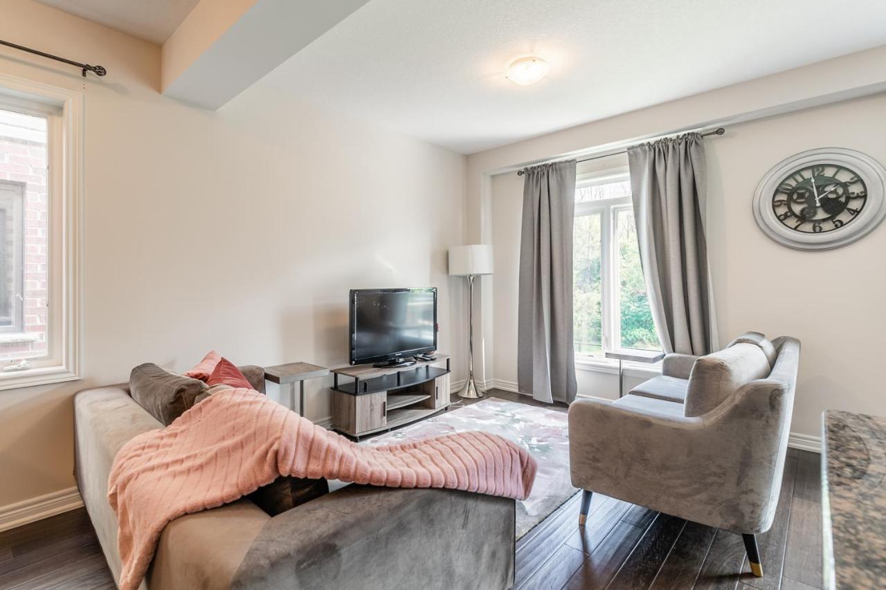Globalstay Modern Townhomes In Lakeshore Steps To The Beach Hamilton Buitenkant foto