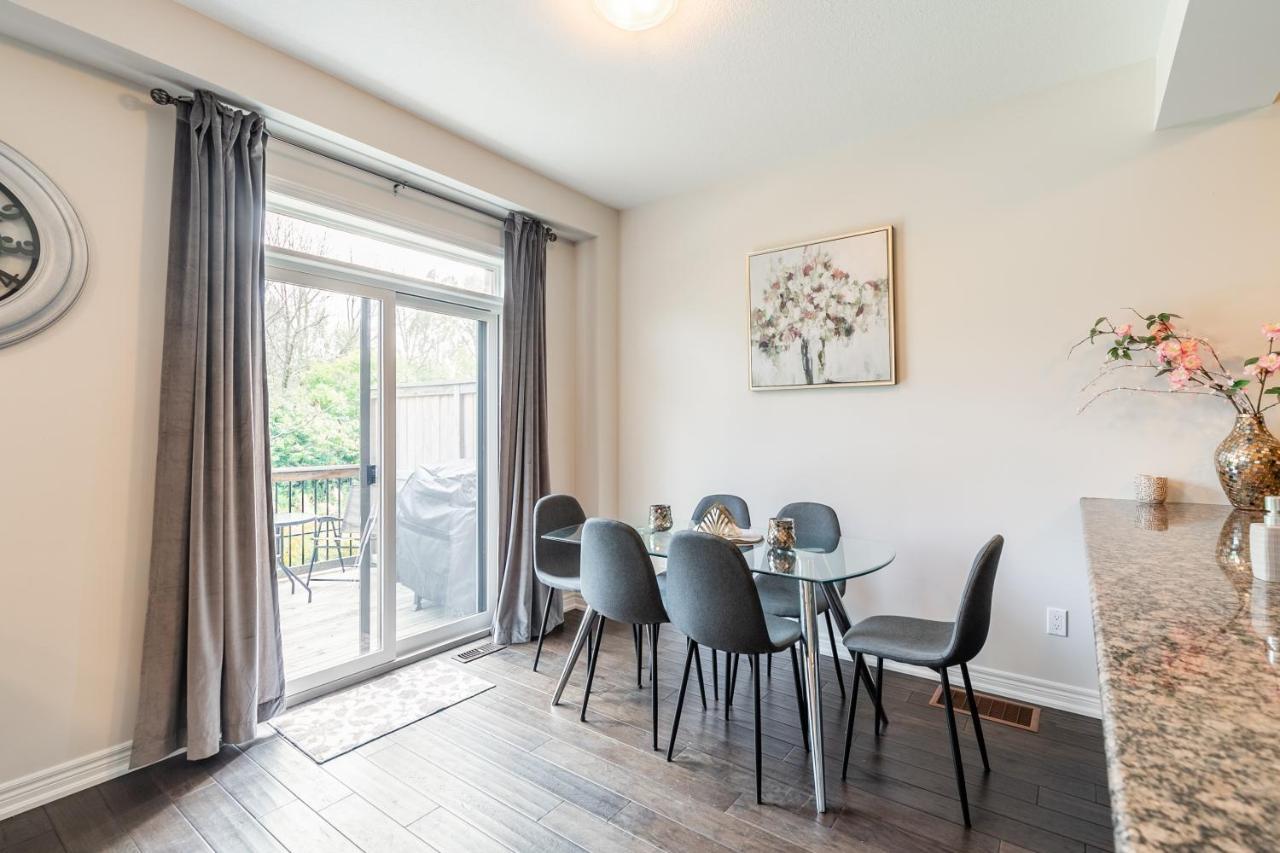 Globalstay Modern Townhomes In Lakeshore Steps To The Beach Hamilton Buitenkant foto