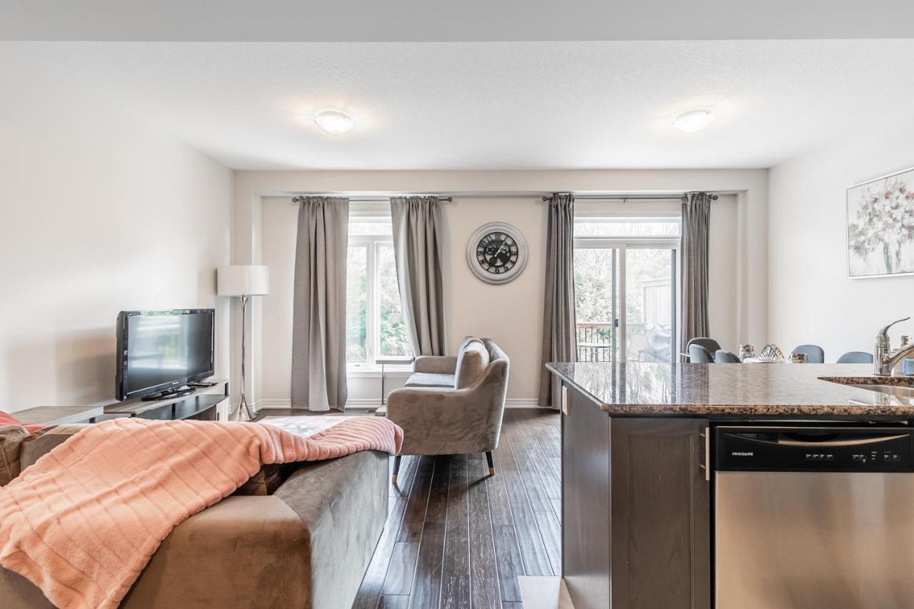 Globalstay Modern Townhomes In Lakeshore Steps To The Beach Hamilton Buitenkant foto