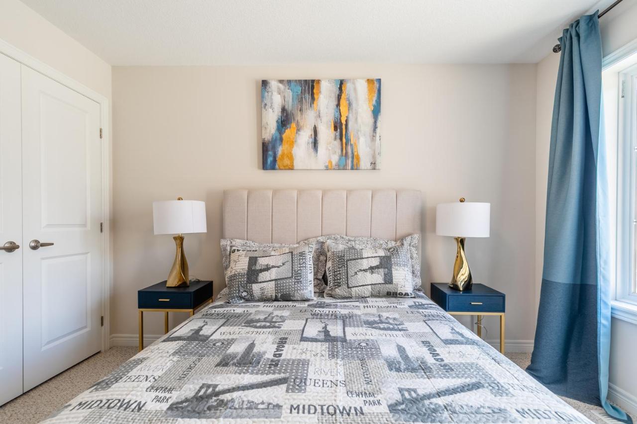 Globalstay Modern Townhomes In Lakeshore Steps To The Beach Hamilton Buitenkant foto