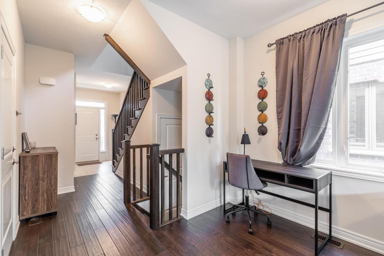 Globalstay Modern Townhomes In Lakeshore Steps To The Beach Hamilton Buitenkant foto