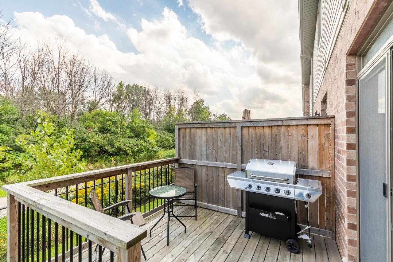 Globalstay Modern Townhomes In Lakeshore Steps To The Beach Hamilton Buitenkant foto