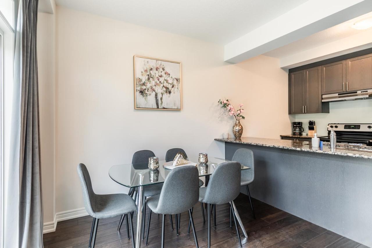 Globalstay Modern Townhomes In Lakeshore Steps To The Beach Hamilton Buitenkant foto