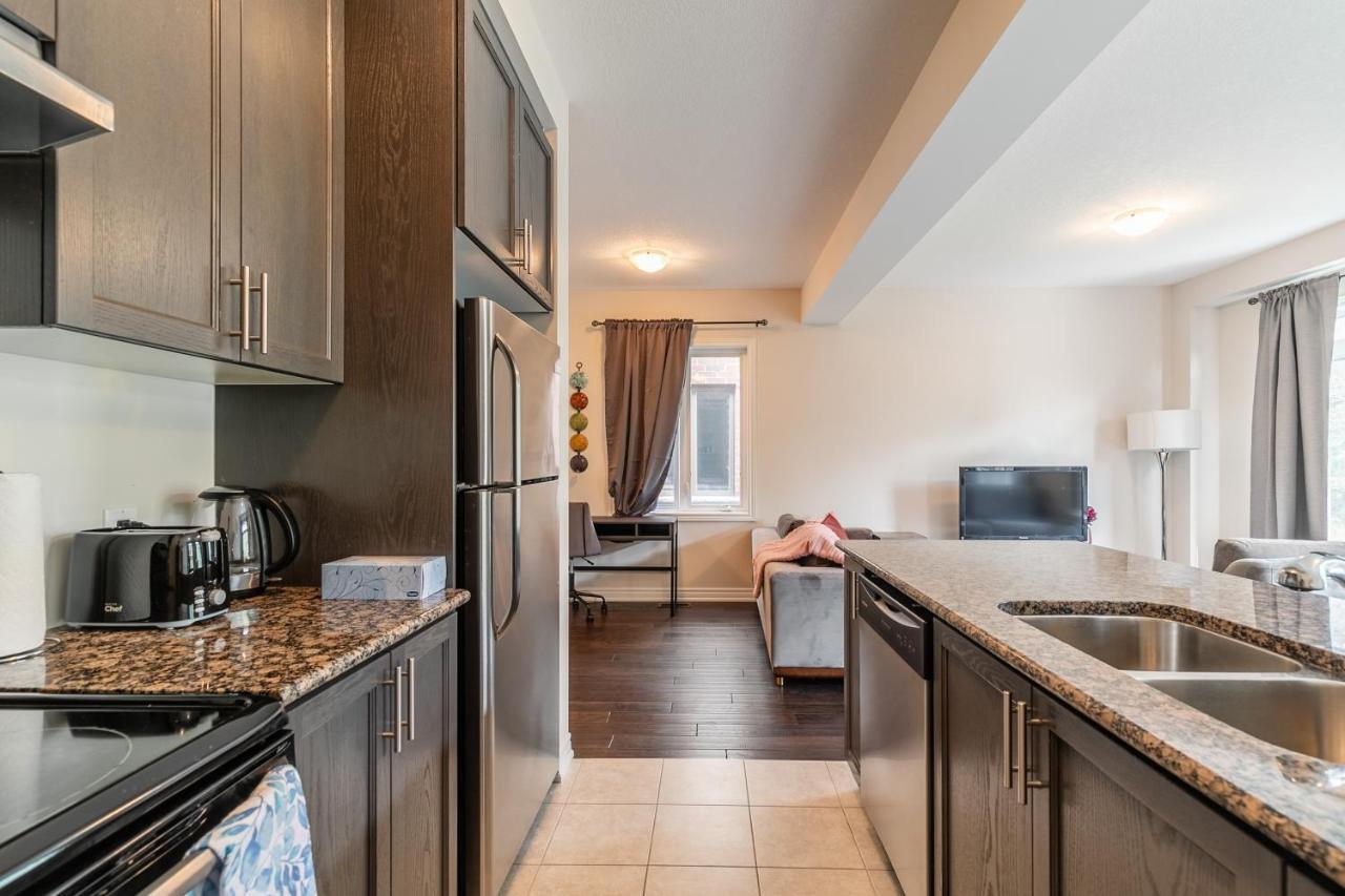 Globalstay Modern Townhomes In Lakeshore Steps To The Beach Hamilton Buitenkant foto