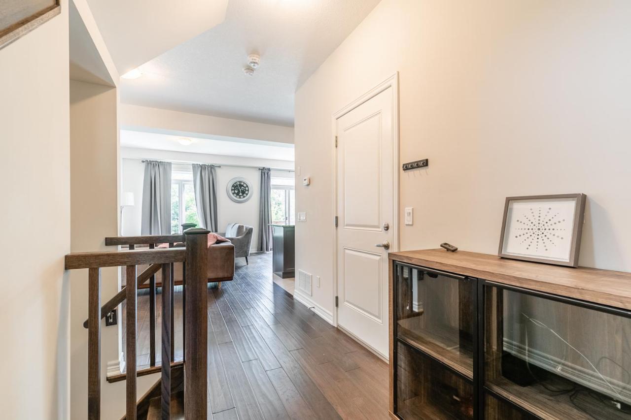Globalstay Modern Townhomes In Lakeshore Steps To The Beach Hamilton Buitenkant foto