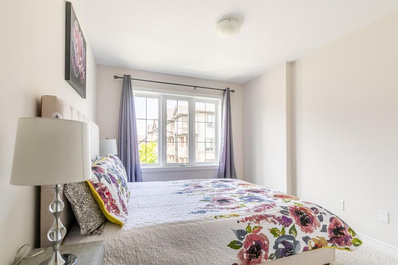 Globalstay Modern Townhomes In Lakeshore Steps To The Beach Hamilton Buitenkant foto
