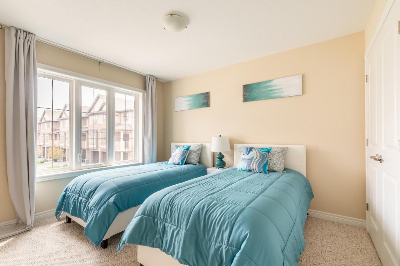 Globalstay Modern Townhomes In Lakeshore Steps To The Beach Hamilton Buitenkant foto