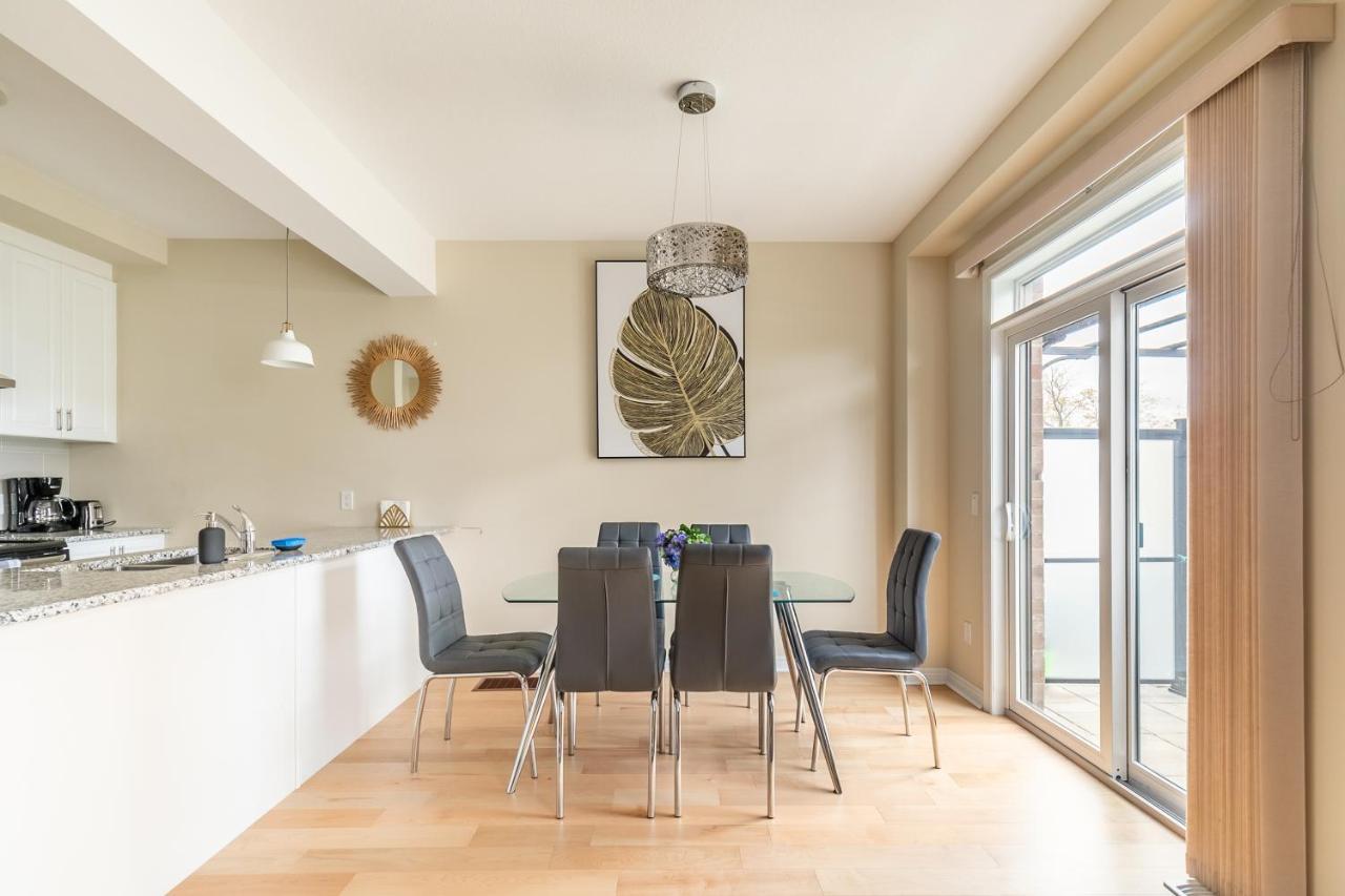 Globalstay Modern Townhomes In Lakeshore Steps To The Beach Hamilton Buitenkant foto