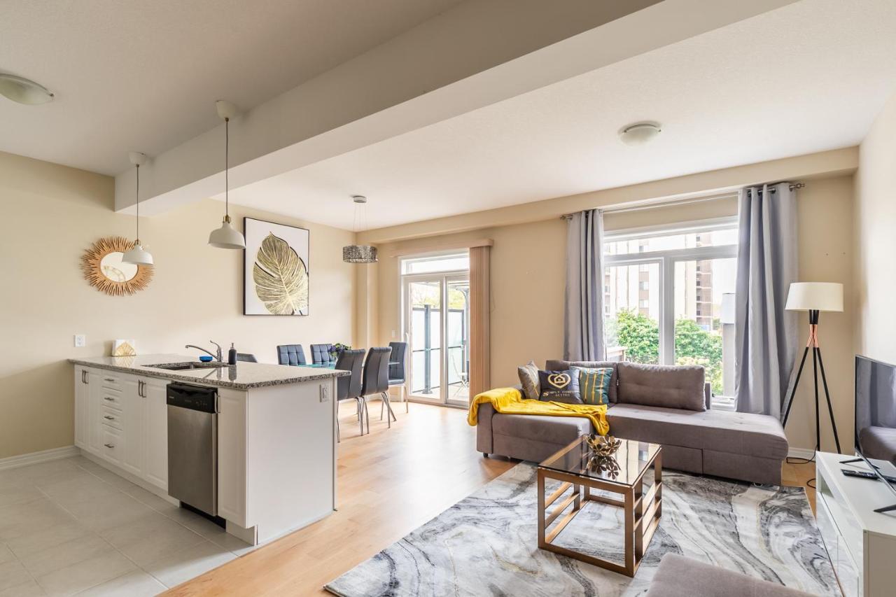 Globalstay Modern Townhomes In Lakeshore Steps To The Beach Hamilton Buitenkant foto