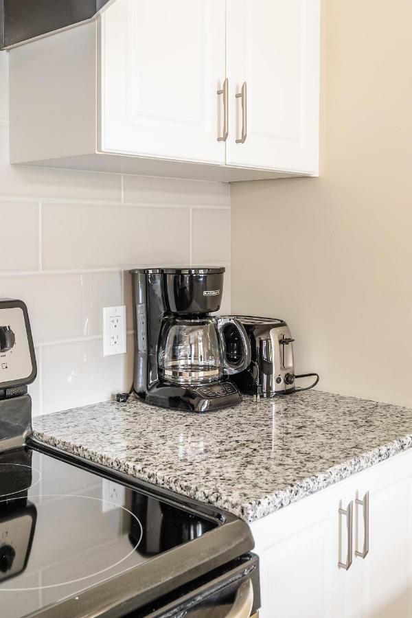 Globalstay Modern Townhomes In Lakeshore Steps To The Beach Hamilton Buitenkant foto