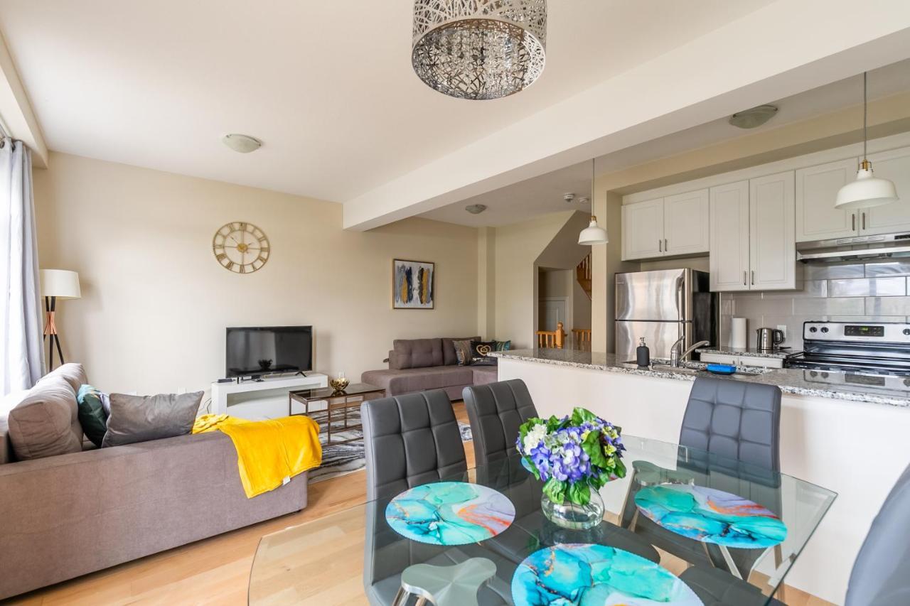 Globalstay Modern Townhomes In Lakeshore Steps To The Beach Hamilton Buitenkant foto