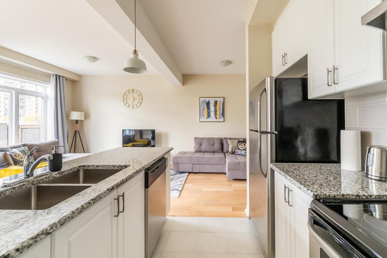 Globalstay Modern Townhomes In Lakeshore Steps To The Beach Hamilton Buitenkant foto
