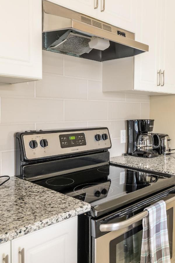 Globalstay Modern Townhomes In Lakeshore Steps To The Beach Hamilton Buitenkant foto