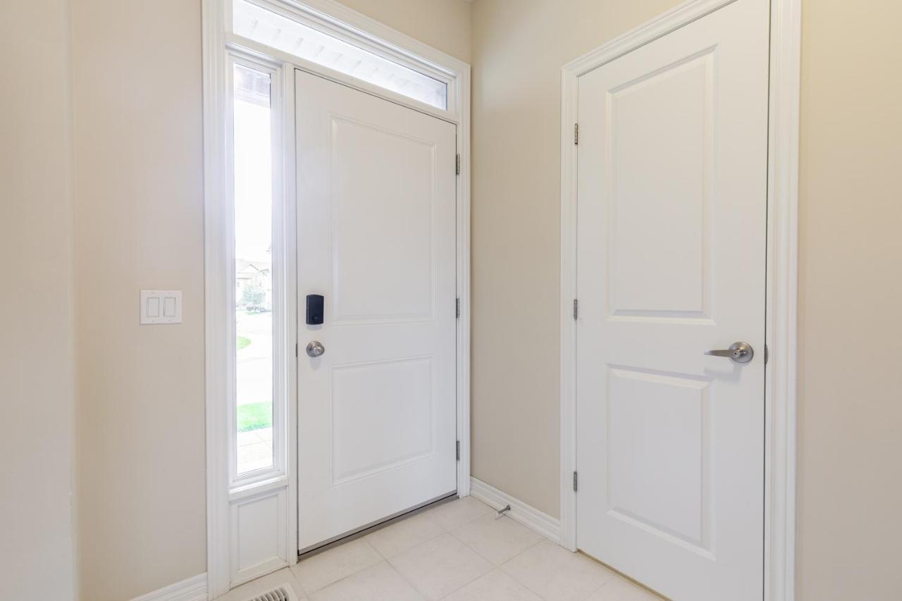 Globalstay Modern Townhomes In Lakeshore Steps To The Beach Hamilton Buitenkant foto