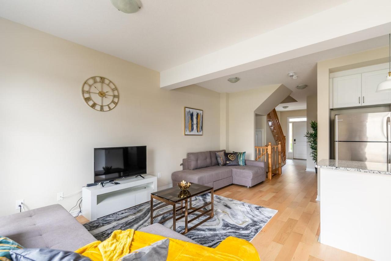 Globalstay Modern Townhomes In Lakeshore Steps To The Beach Hamilton Buitenkant foto