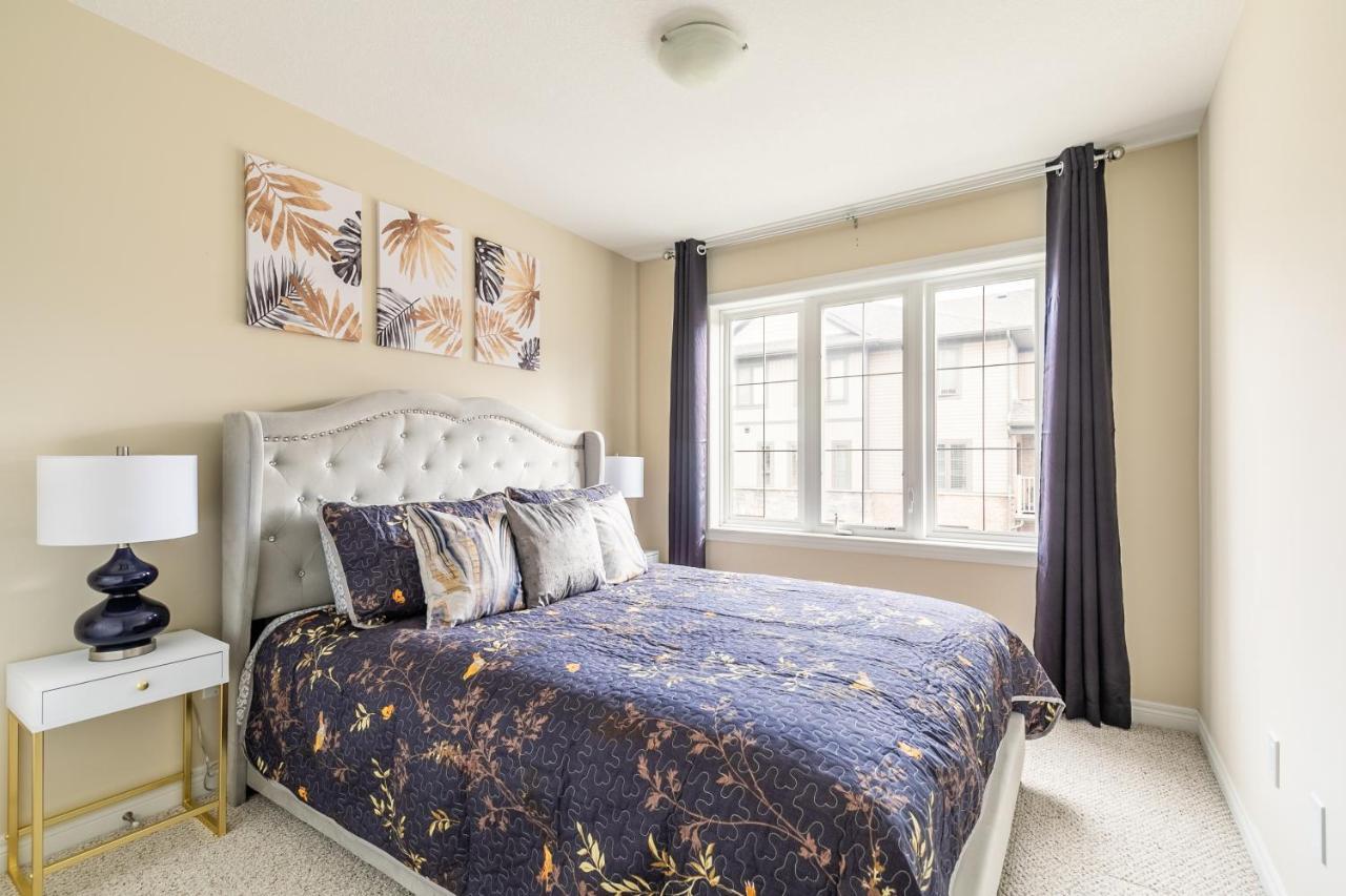 Globalstay Modern Townhomes In Lakeshore Steps To The Beach Hamilton Buitenkant foto